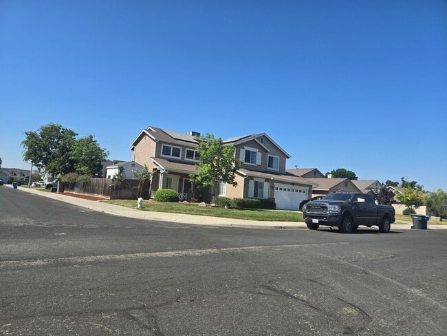 Building Photo - 6 BR's, 3 Bathrooms with a pool and spa av...