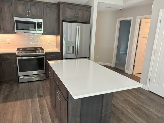 Building Photo - 353 Karen Ln