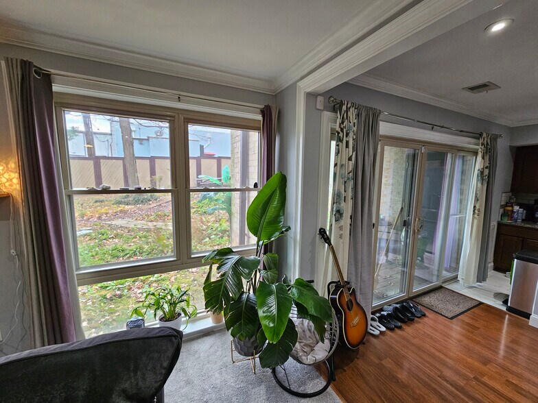 Building Photo - 2306 Greenery Ln