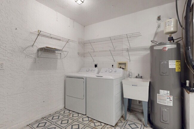 Building Photo - 967 SE Browning Ave