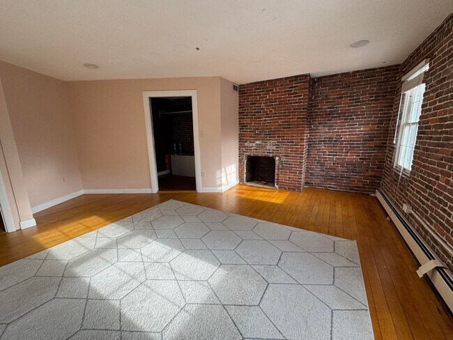 Building Photo - 105 W Merrimack St