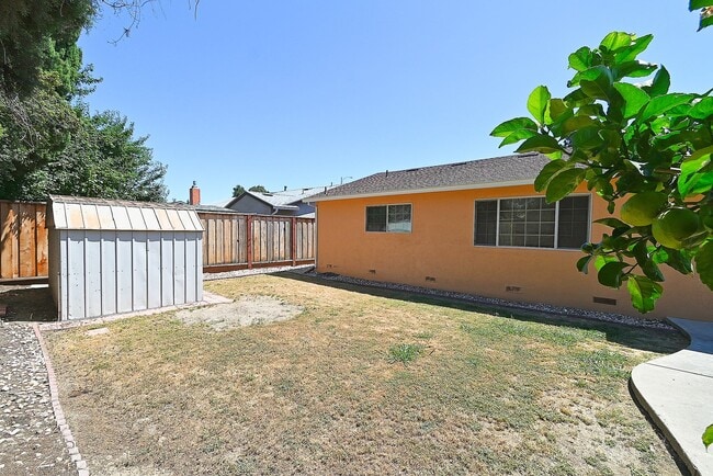 Building Photo - $3790 - 3BR - GORGEOUS REMODELED HOME IN N...