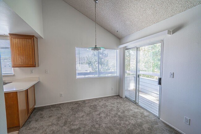Building Photo - Charming 2-Bedroom Condo with Loft in the American Beauty Community of Canyon Country