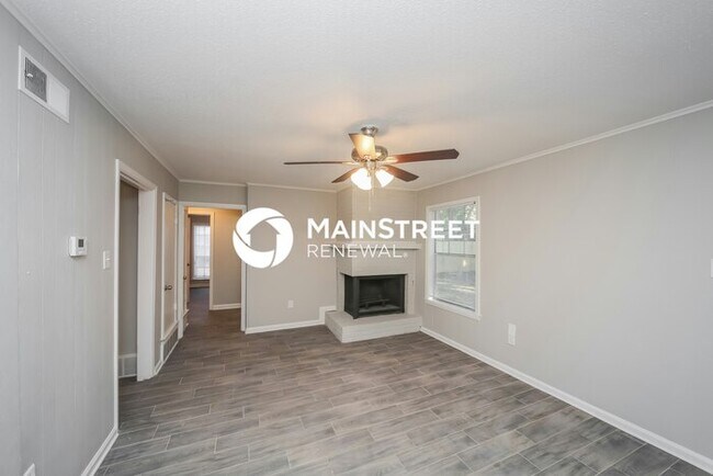 Building Photo - 4 Bedroom Pet-Friendly Home in MEMPHIS, TN with Main Street Renewal