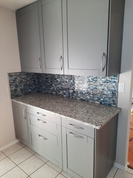 Kitchen looking southeast - 434 Clinton Pl