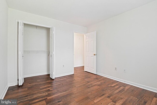 Building Photo - 2885 Kelly Square