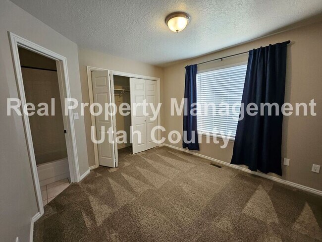Building Photo - 81 S 220 W St