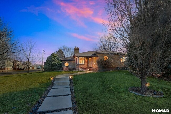 Building Photo - 2650 Cook St