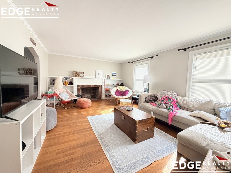 Building Photo - 96 Undine Rd