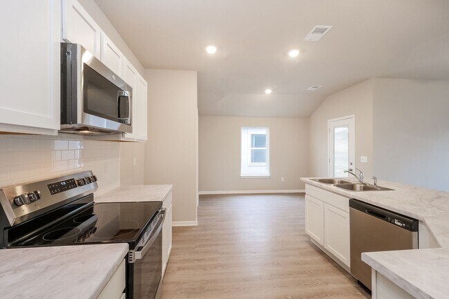 Building Photo - Beautiful, bright and brand new!!! 3 Bed / 2 Bath in Spring Hill, KS - FEB MOVE-IN SPECIAL