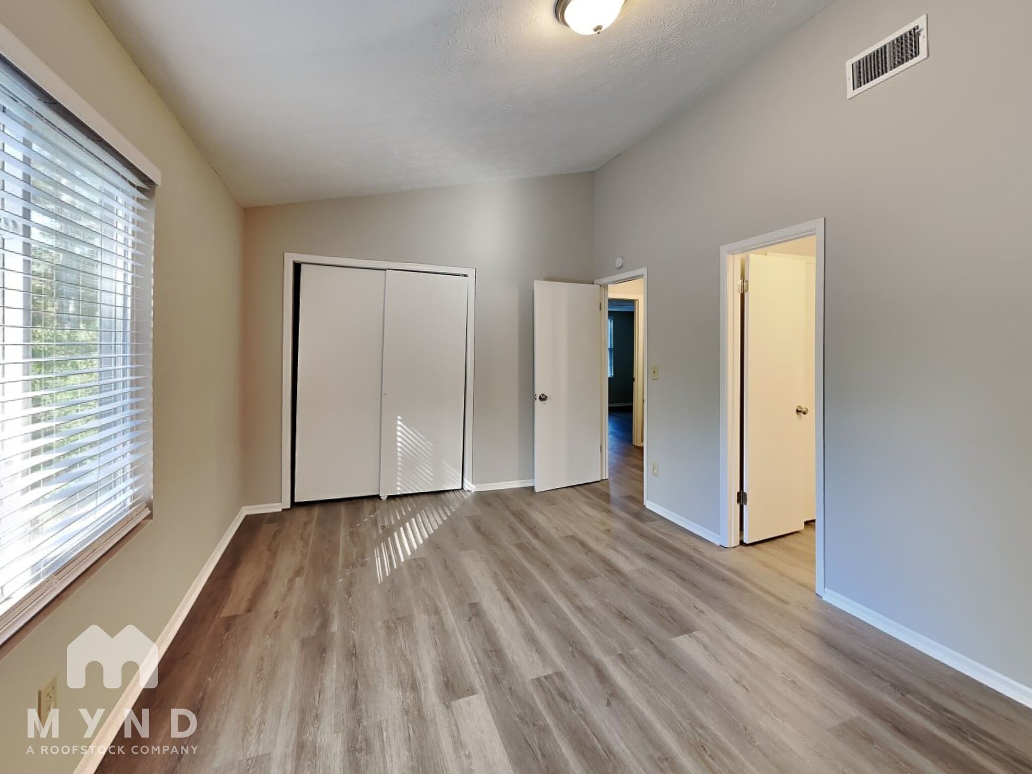 Building Photo - 2139 Victoria Pl