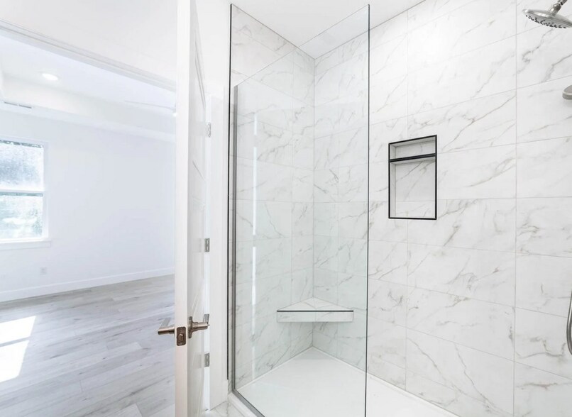 Building Photo - 808 Napa Dr