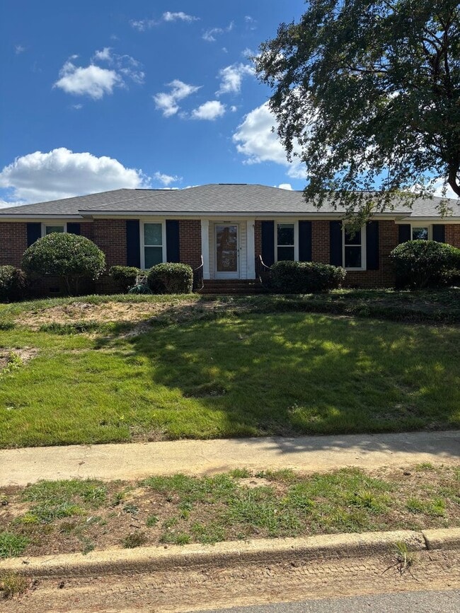 Building Photo - Available Now! Managed by Blanchard and Calhoun