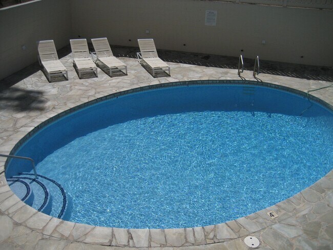 Building Photo - High Desirable 2 Bedroom 2 Bath Corner Uni...