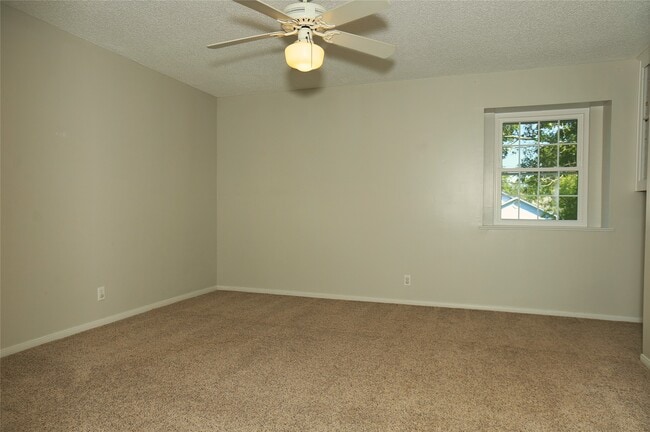 Building Photo - 54 Staghorn Ct