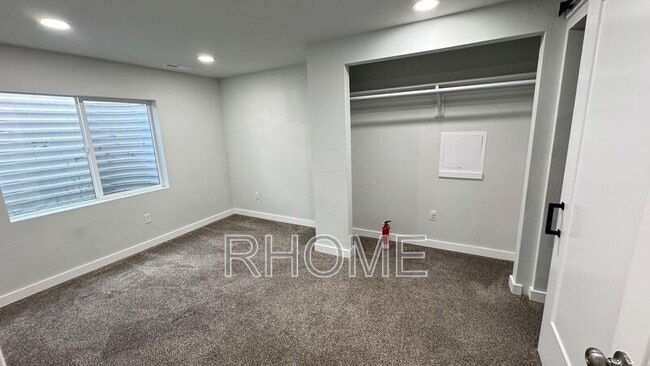 Building Photo - 164 N 450 W St