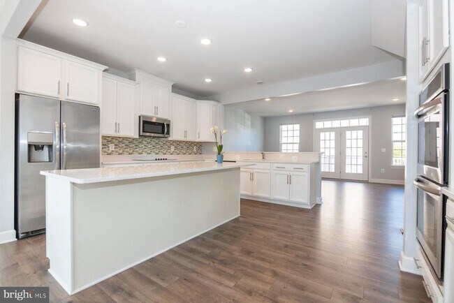 Building Photo - 8772 Elsing Green Dr