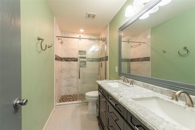 Building Photo - 4118 Lake Cypress Cir