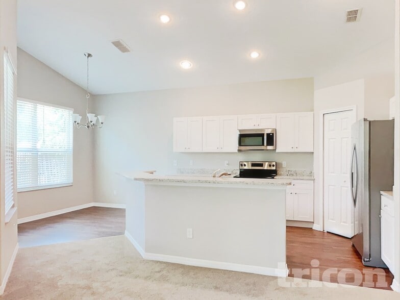 Building Photo - 15821 Pine Lily Ct