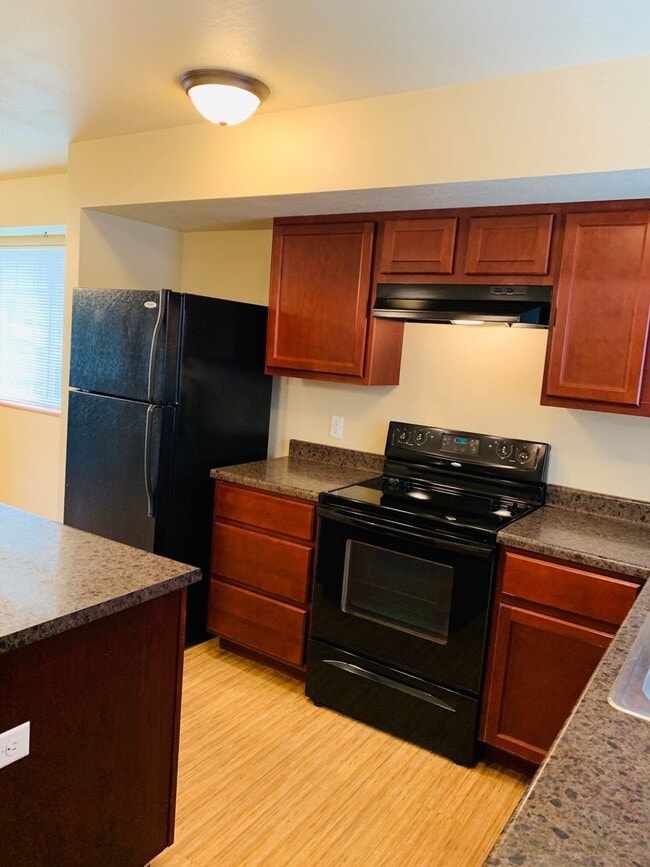 Building Photo - Amazing 3 Bed 2 Bath - Townhouse