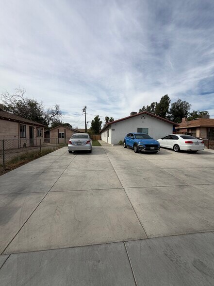 Building Photo - 216 E Belle Ave