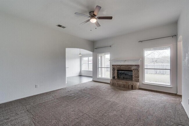 Building Photo - 1618 Sabine Dr