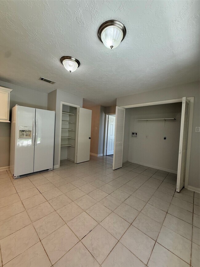Building Photo - 9503 Homeland Dr