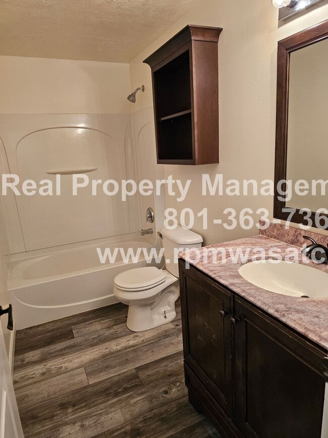 Building Photo - Come Check Out This Newly Updated 5 Bedroom 3 bathroom Home in South Jordan!