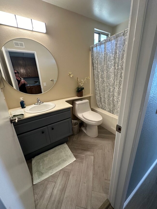 Building Photo - Jeffries Ranch Oceanside Home