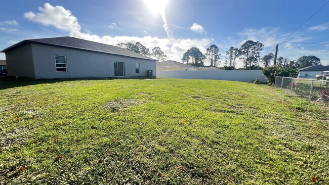 Building Photo - Incredible 3 Bedroom, 2 Bathroom Home in Palm Bay!!