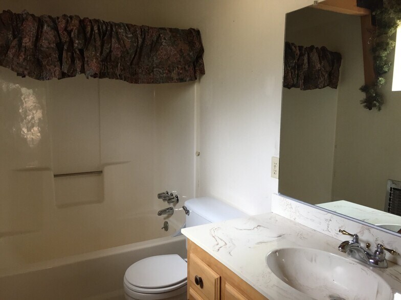 Building Photo - 2037 Fox Ln