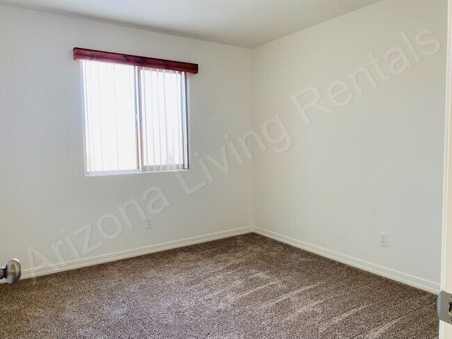 Building Photo - BEAUTIFUL 3 BEDROOM 2 CAR GARAGE HOME