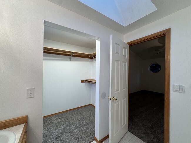 Building Photo - 4534 SW Pasadena St