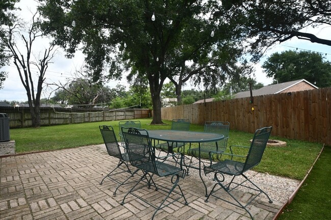 Building Photo - 7514 Split Oak Ct