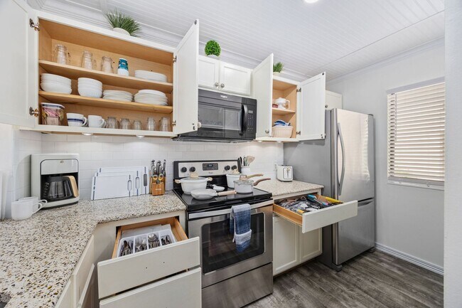 Building Photo - All Inclusive Seasonal Rental Available October 1st, 2025-March 31st 2026!