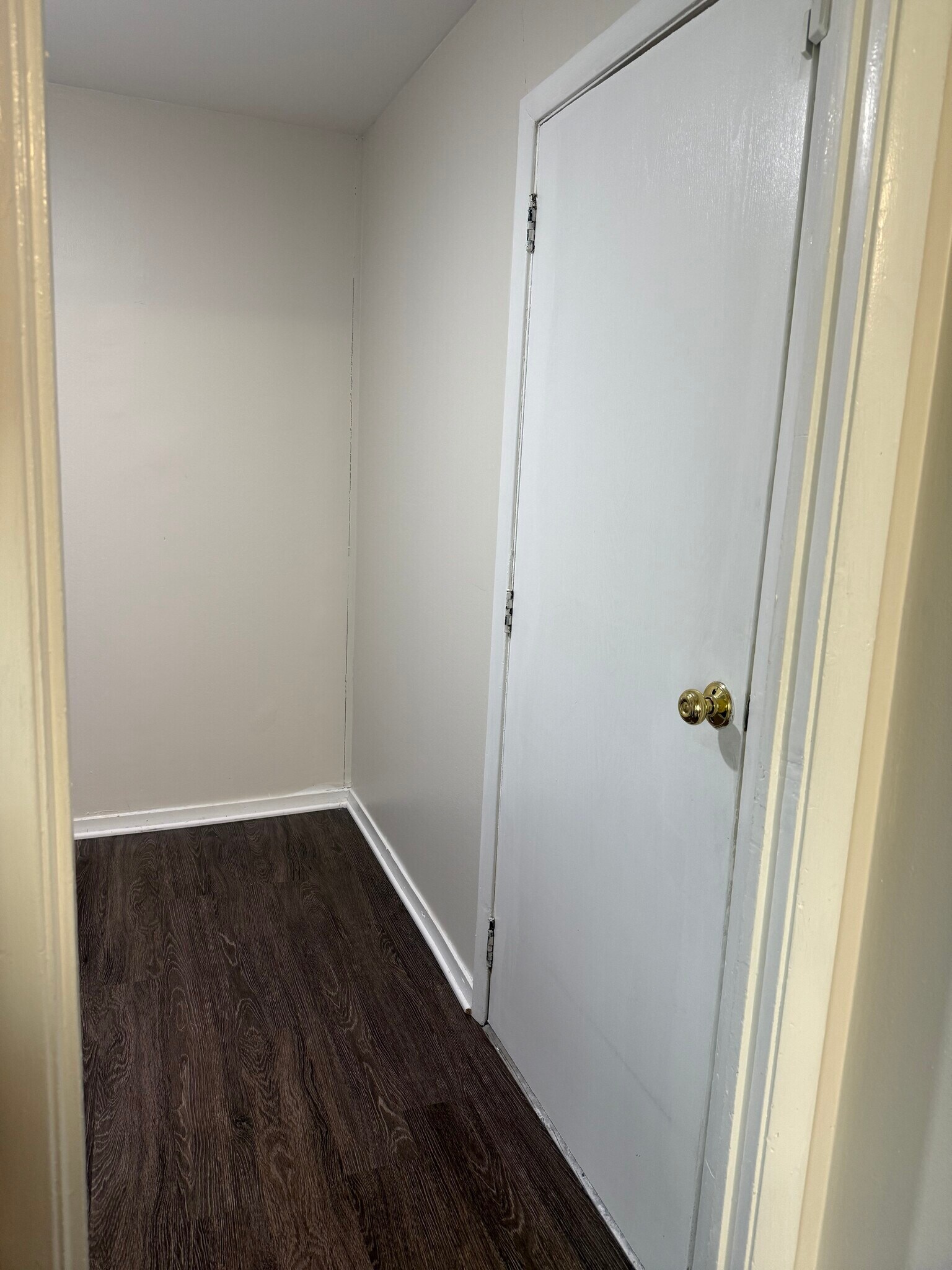 Building Photo - 3 S Victoria Ln