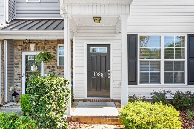 Building Photo - **Charming 2/2.5 Burlington Townhome**