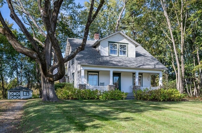 Building Photo - 703 Church Ave