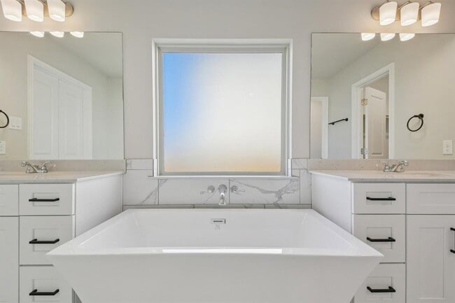 Building Photo - 112 Comet Pointe Dr