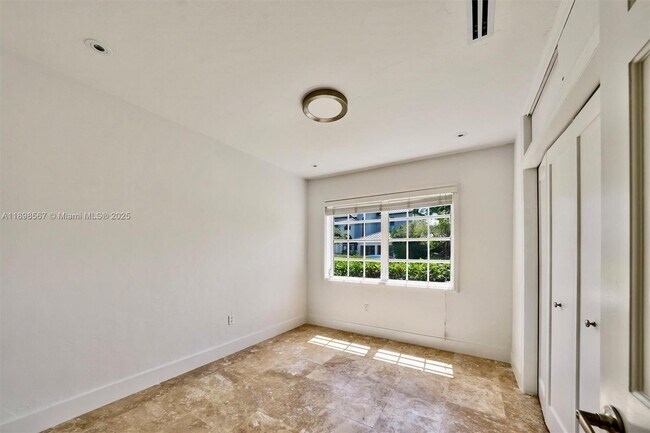 Building Photo - 255 Ridgewood Rd