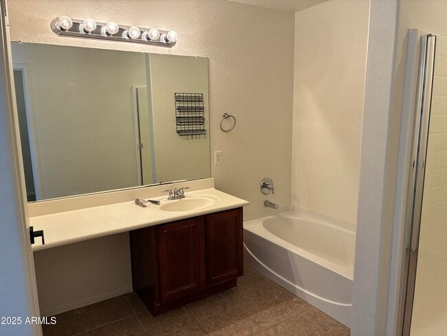 Building Photo - 7287 S Sunrise Way
