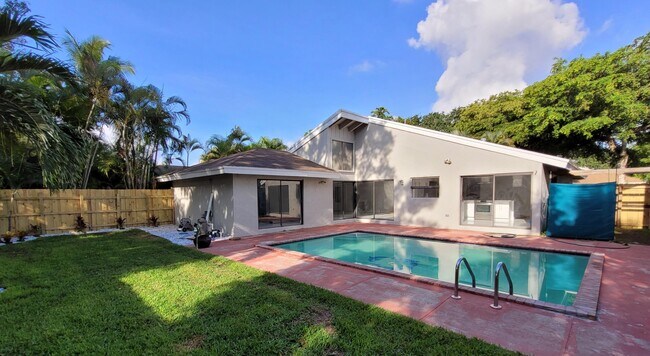 Building Photo - 4105 N 48th Ave
