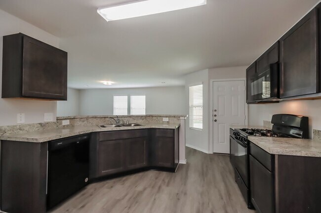 Building Photo - 213 Pronghorn Dr