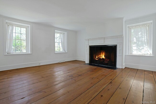 Building Photo - 105 S Greenbush Rd