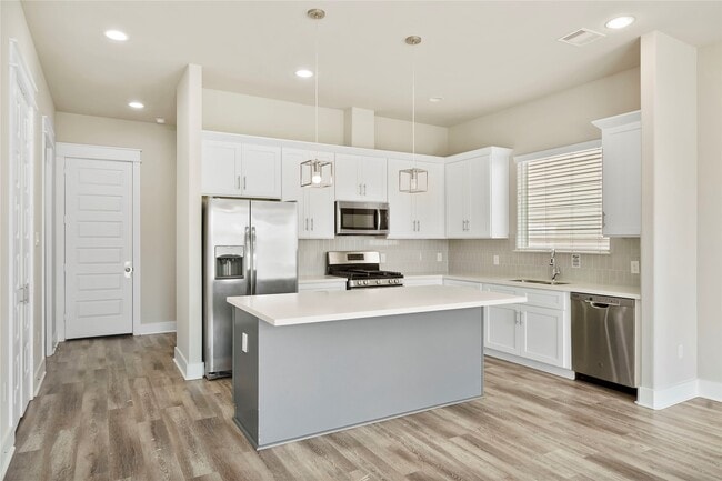 Building Photo - 2509 Des Chaumes St