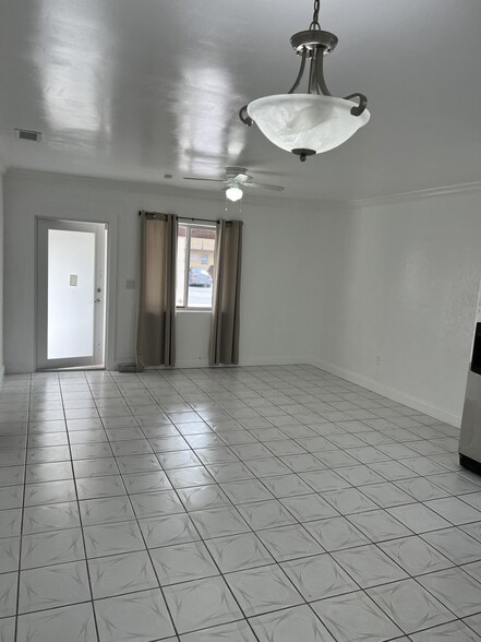 Building Photo - 649 W 14th St