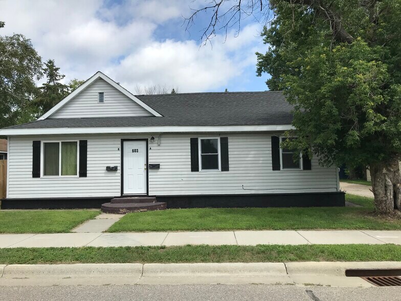 Primary Photo - 603 12 St NW