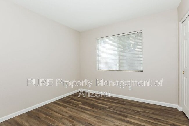 Building Photo - 624 W Douglas Ave