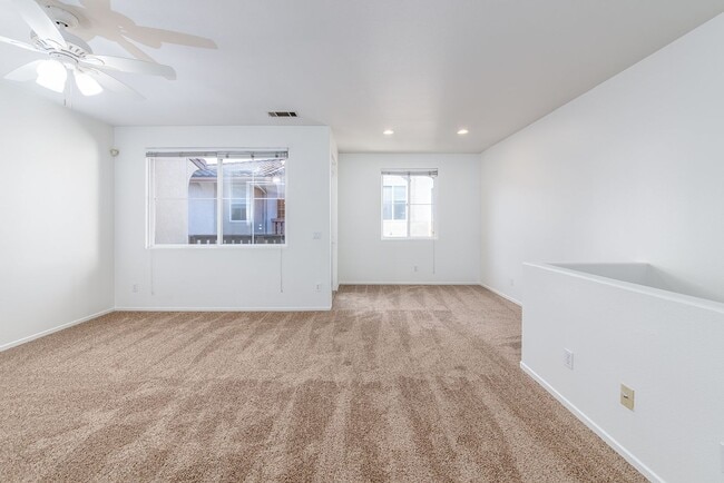 Building Photo - *Special* 3 bedroom townhome located In Rancho Carrillo!