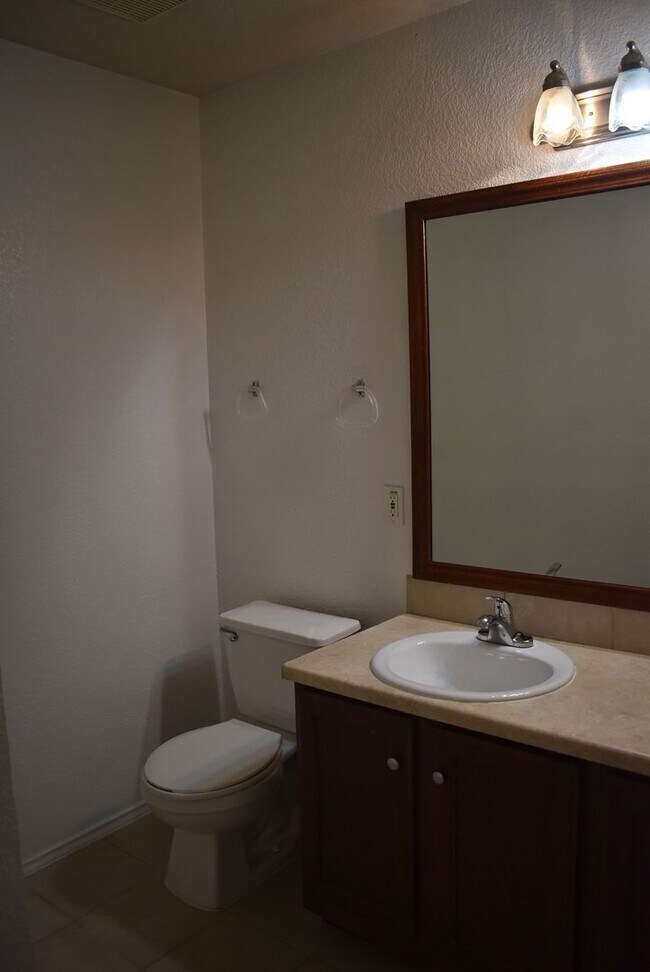 Building Photo - 4bd/2ba house close to shopping and Ft. Hood!